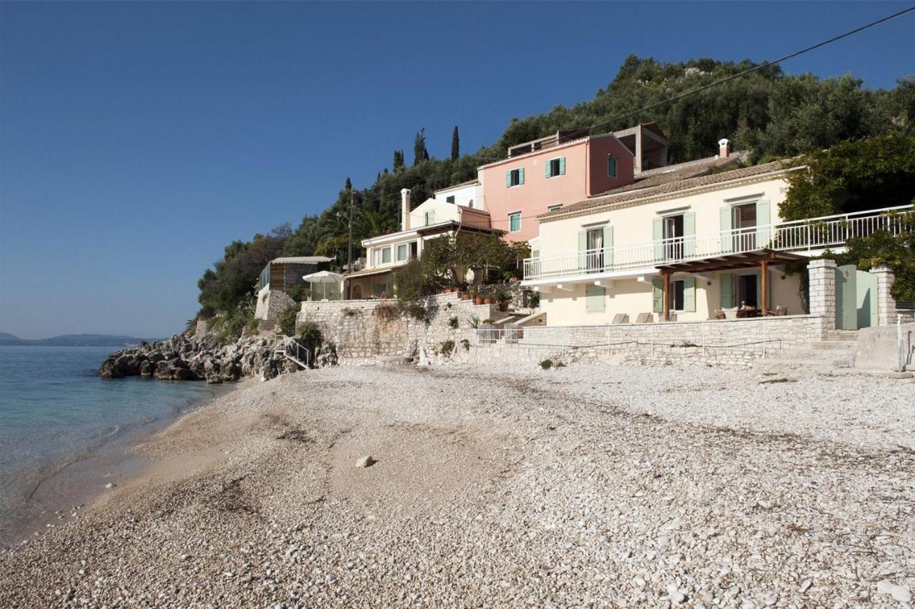 Beachfront Yellow House Upper Kaminaki Villas Katávolos Exteriör bild