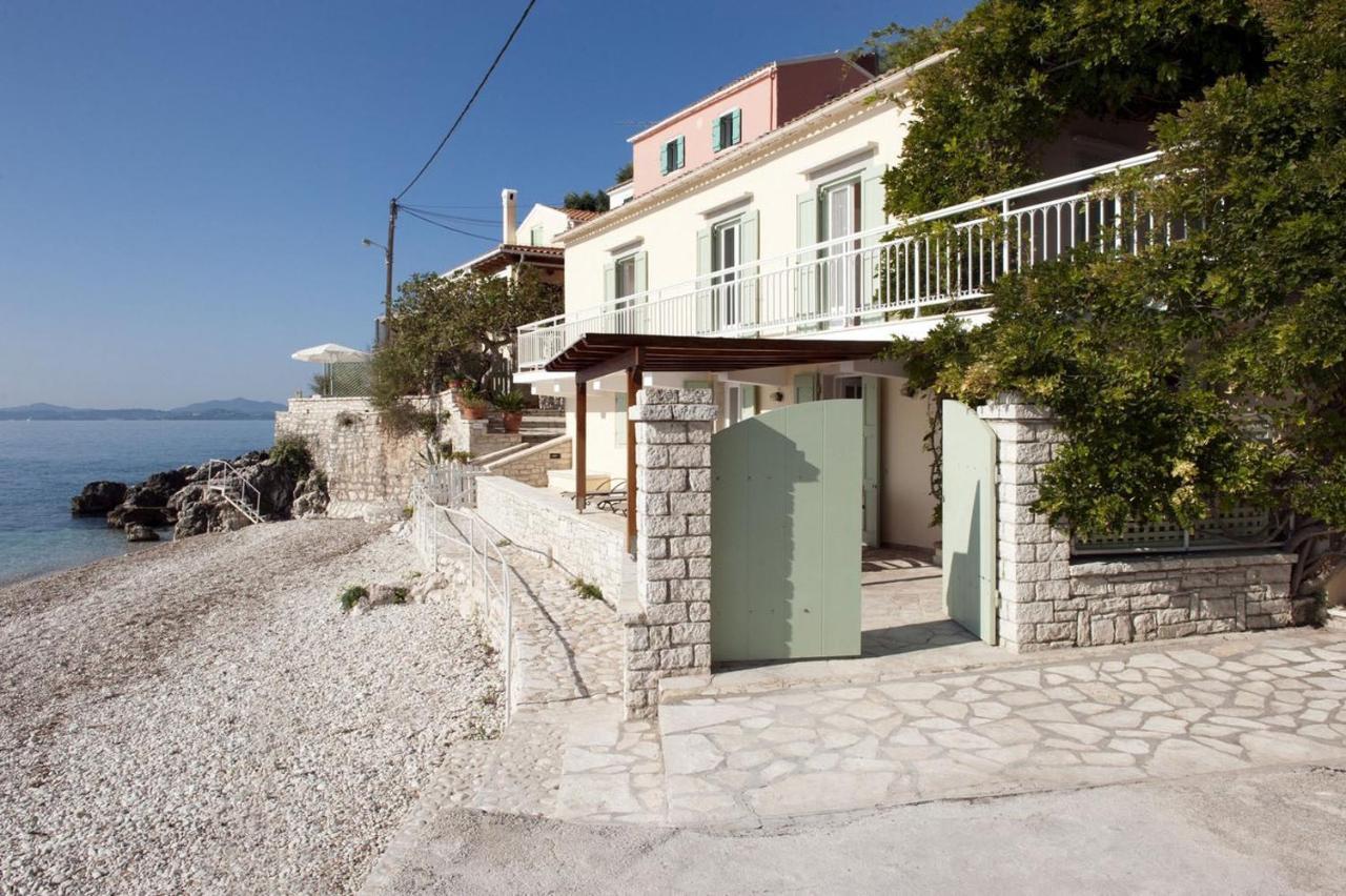 Beachfront Yellow House Upper Kaminaki Villas Katávolos Exteriör bild